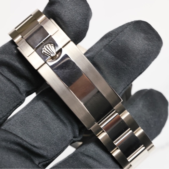 Rolex Submariner Smurf 126619LB - Picture 5 of 7